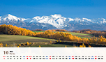 10月の写真カレンダー「北海道　カラマツの黄葉と十勝連峰」の壁紙を公開！