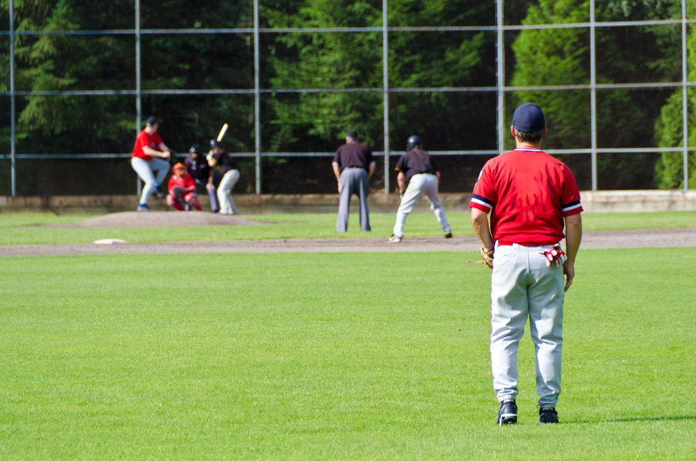 外野守備練習　外野手は必須能力　ボールから目線を切っても捕球反応できるようにする