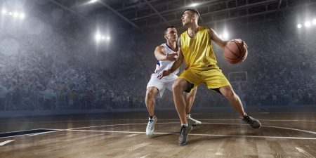 バスケットボール ボール運びで使えるオープンロールのコツ ドリブルをつく位置は回転軸の近くで 体の重心は低く
