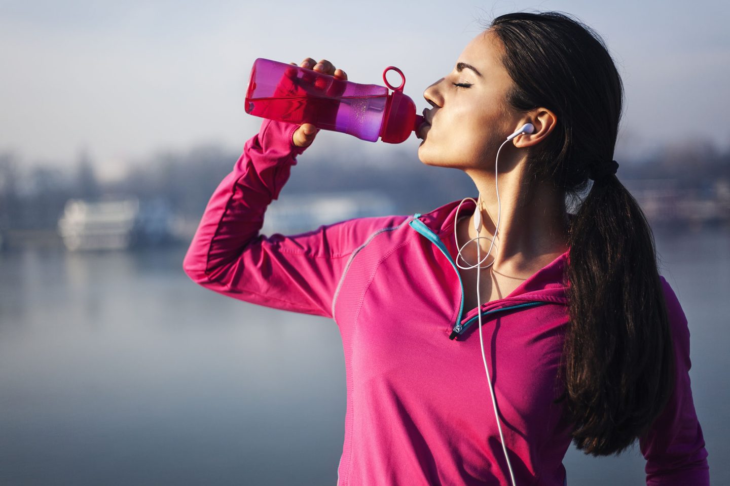 筋トレするときは水は何リットル飲めばいい？筋肉のための水分摂取方法｜代謝を上げる 水分不足が及ぼす悪影響