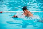 プールとジムどちらが痩せる？プロトレーナーが教える水泳ダイエットの落とし穴｜水泳 消費カロリー カロリー ダイエット 有酸素運動