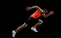短距離 速く走るために必要な腸腰筋のトレーニング 立位編 姿勢安定や腰痛予防にも｜陸上 筋トレ トレーニング