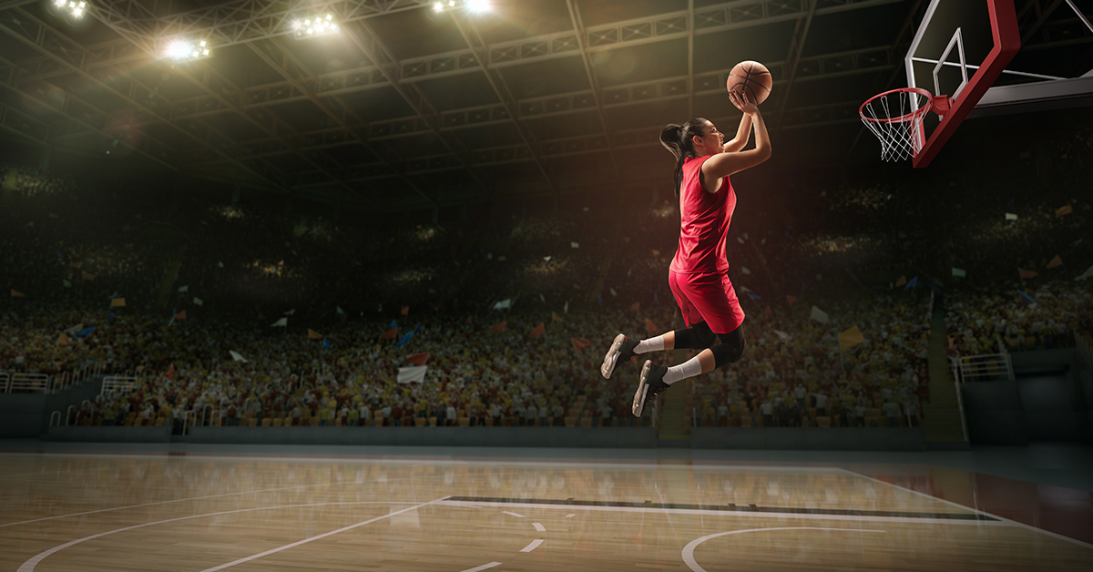 バスケットボール ジャンプ力が低くてもできる『ダブルクラッチ』のコツ ジャンプ動作に合わせてボールの動かす