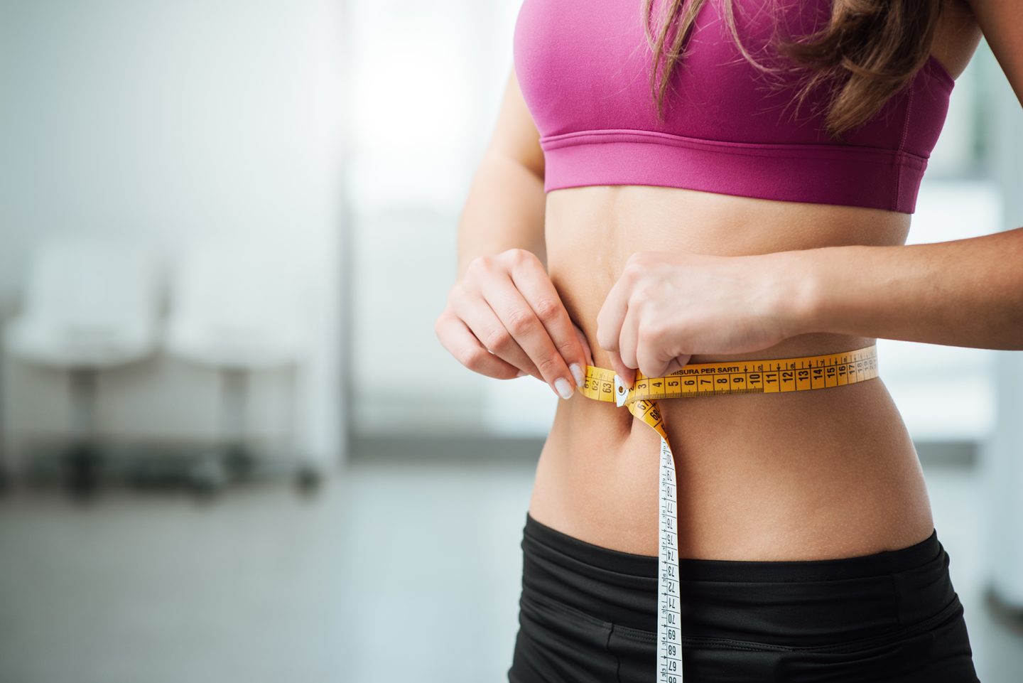筋肉をつけながら体脂肪を落とす4つのポイント 体重の落とし方 カロリー制限 トレーニング量｜筋トレ ダイエット 徐脂肪