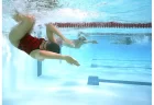 水泳 初心者向け 平泳ぎの基本 速く泳ぐための進むキックとは 練習法も紹介！｜競泳 反し足 あおり足 コツ