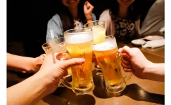 筋分解を最小限に抑えるお酒の飲み方！ アルコールの摂取法3原則 お酒の種類・タイミング・おつまみ｜筋トレ