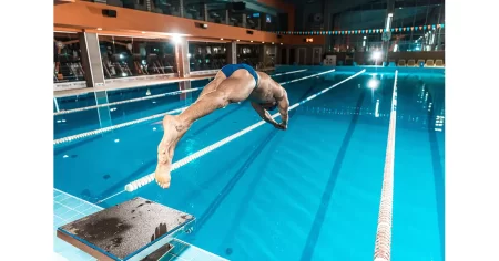 競泳 腹打ちしにための飛び込み練習法 「跳ぶ」のではなく「落ちる」｜クラブスタート 水泳