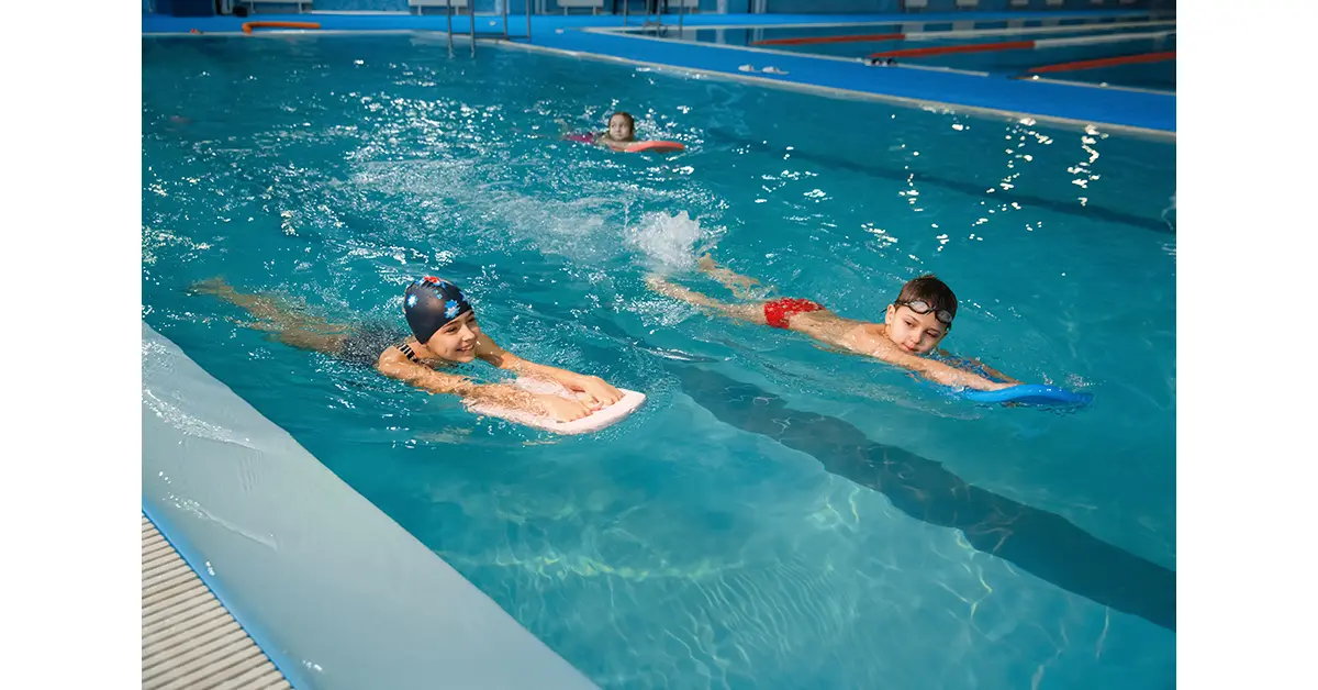 水泳 バタ足をもっと楽に行うためのコツと練習法を紹介｜基本 基礎 クロール 自由形 キック