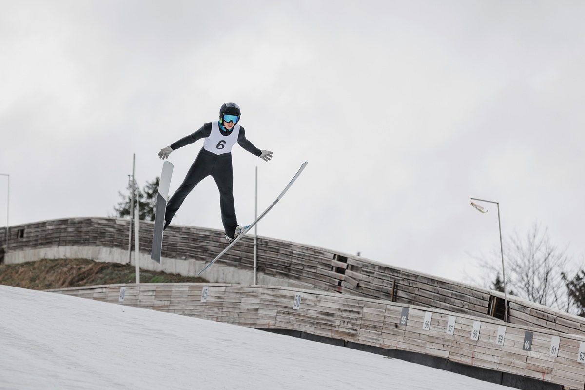 静かなる黄金の翼、小林陵侑 ― ミラノの空で再び「王」となる