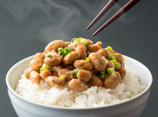 【豆知識】納豆は朝と夜いつ食べるといい? 美容や健康に効果的な食べ方とは