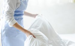 実は節約にも?コインランドリーでの布団の洗い方とコツ！メリットも