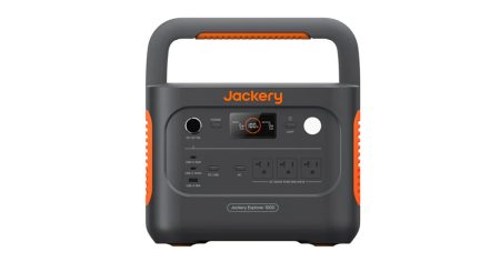 GWのキャンプも車中泊も、電源ひとつで快適に【Jackery】