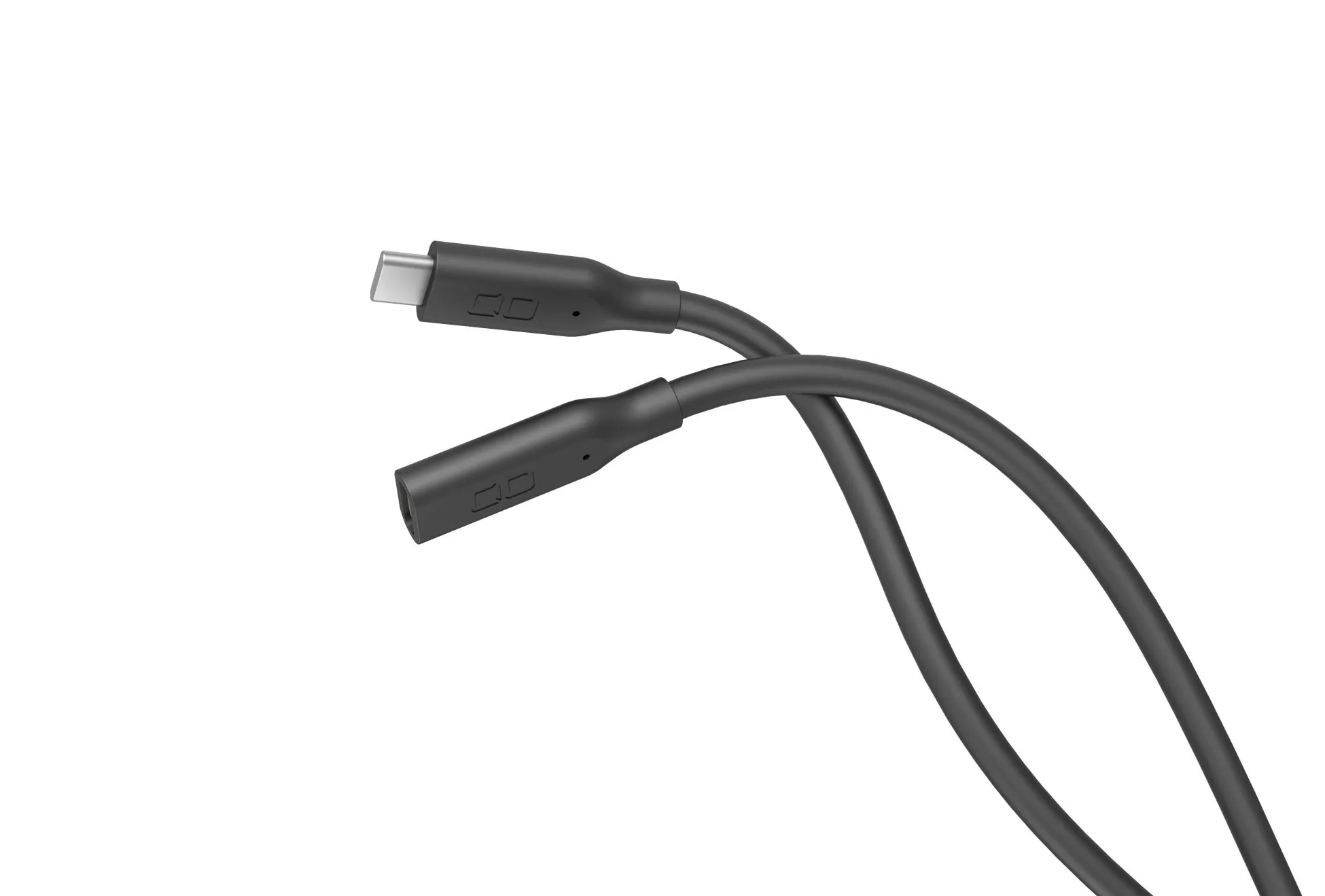 黒色のUSB-Cケーブルのクローズアップ画像