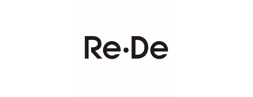 白地に黒い文字で「Re・De」と書かれたロゴマークです。