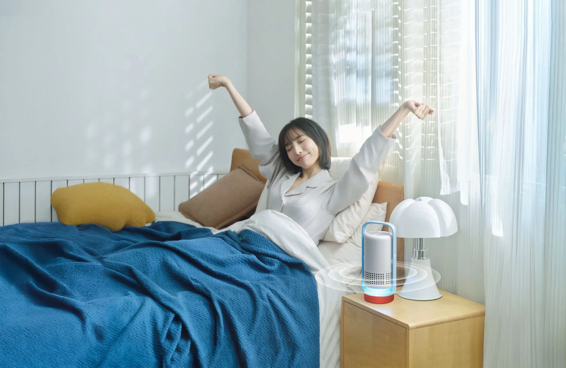 ベッドサイドにNovaを置いた様子