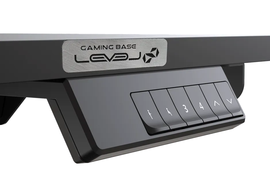 ゲーミングデスクの操作パネルのクローズアップ画像。パネルには、高さ調整ボタンとプリセットボタンが配置されています。ロゴも確認できます。