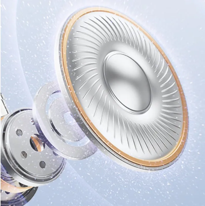 イヤホン部品のクローズアップ画像