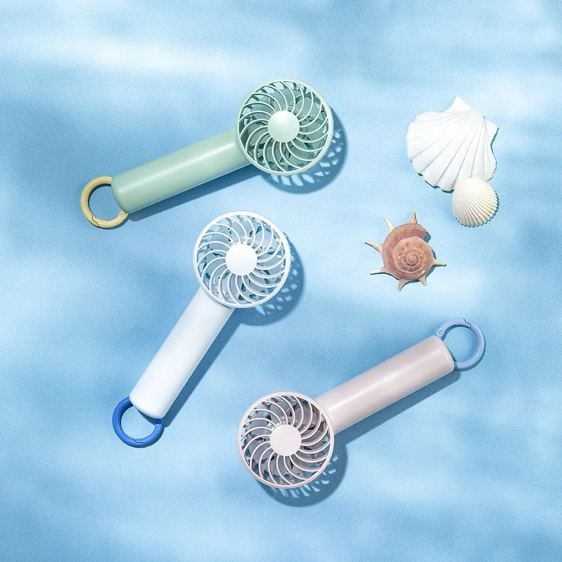 ポータブルファンと貝殻